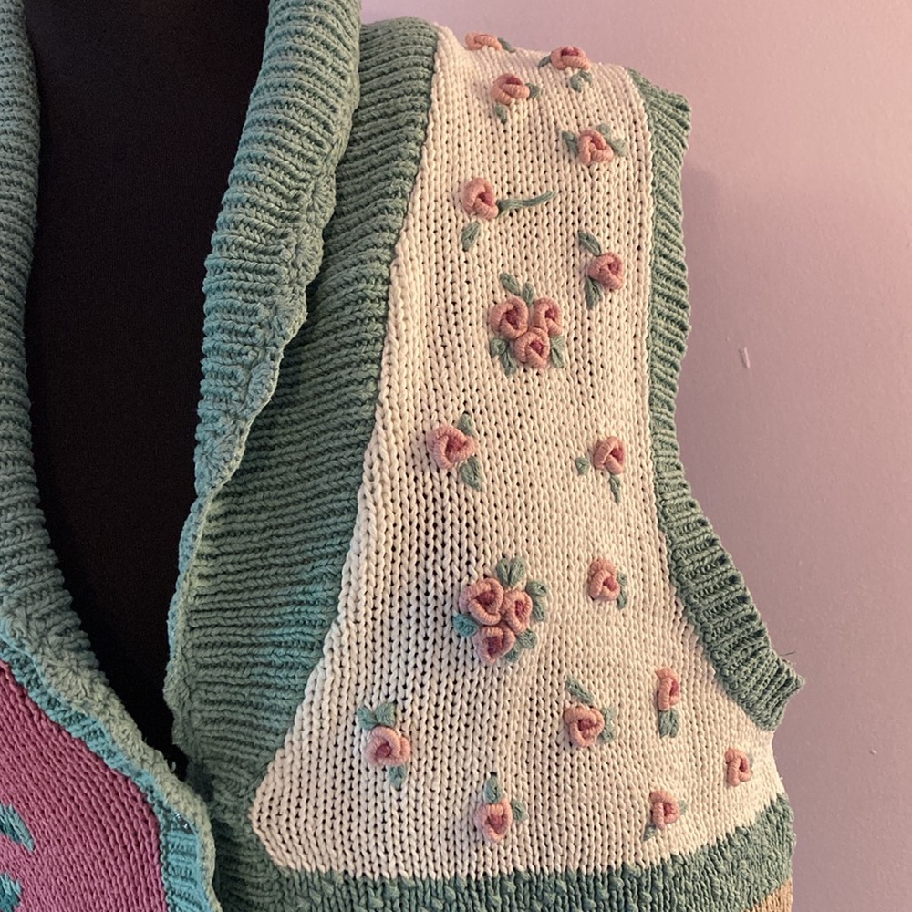 Vintage Floral Sweater Vest - Picture 3 of 13